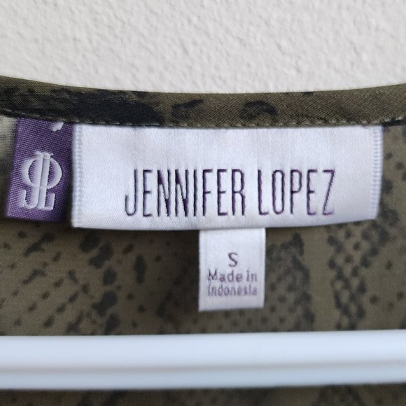 Jennifer Lopez Green/Black Reptile Print Ruffled Blouse Size Small - Picture 7 of 14